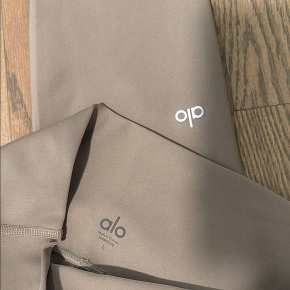 ALO Yoga - 7/8 High-Waist Airlift Legging - Gravel - Size L - Picture 4 of 4